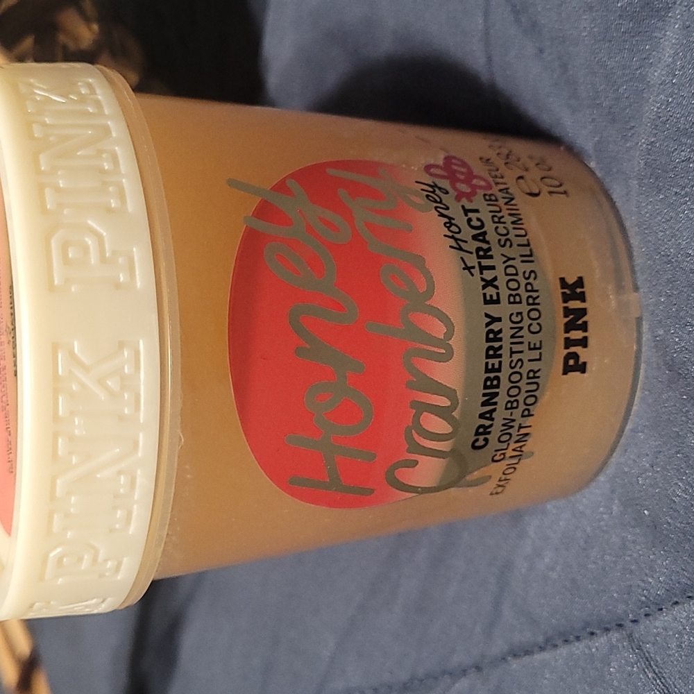 Pink by VS Glow-Boosting Body Scrub